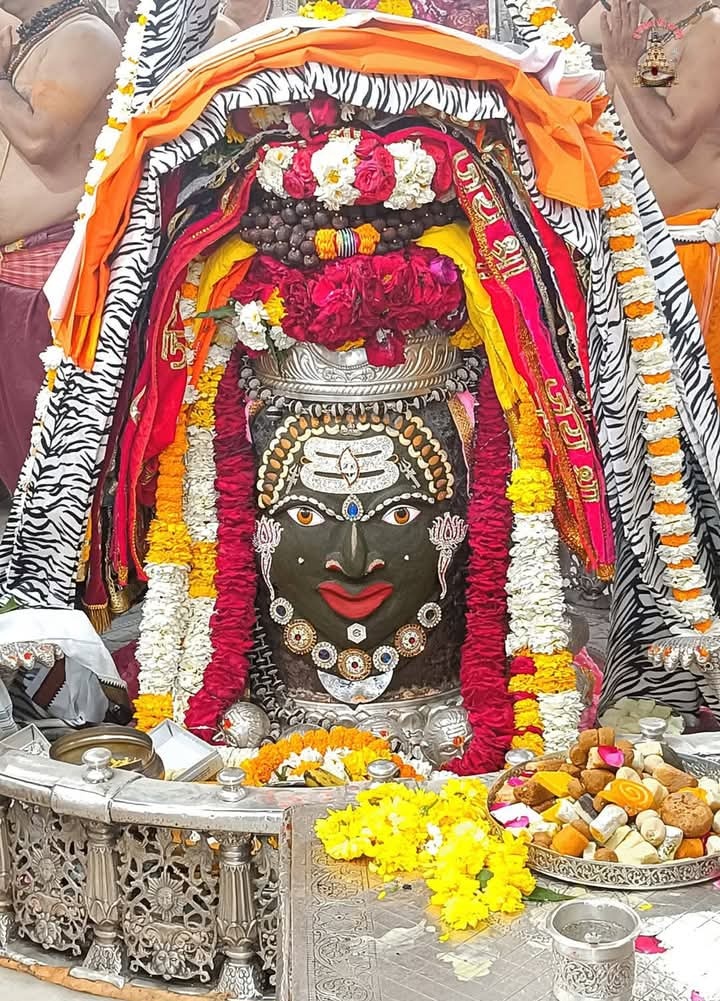 🙏🔱जय श्री महाकाल 🔱🙏
श्री महाकालेश्वर ज्योतिर्लिंगजी का भस्म आरती श्रृंगार दर्शन 
🦂17_फरवरी_2025_सोमवार🦂
🙏🌹हर हर महादेव 🌹🙏
🙏🔱जय शिव शंभू 🔱🙏
🙏🐍ॐ_नमः_शिवाय 🐍🔱