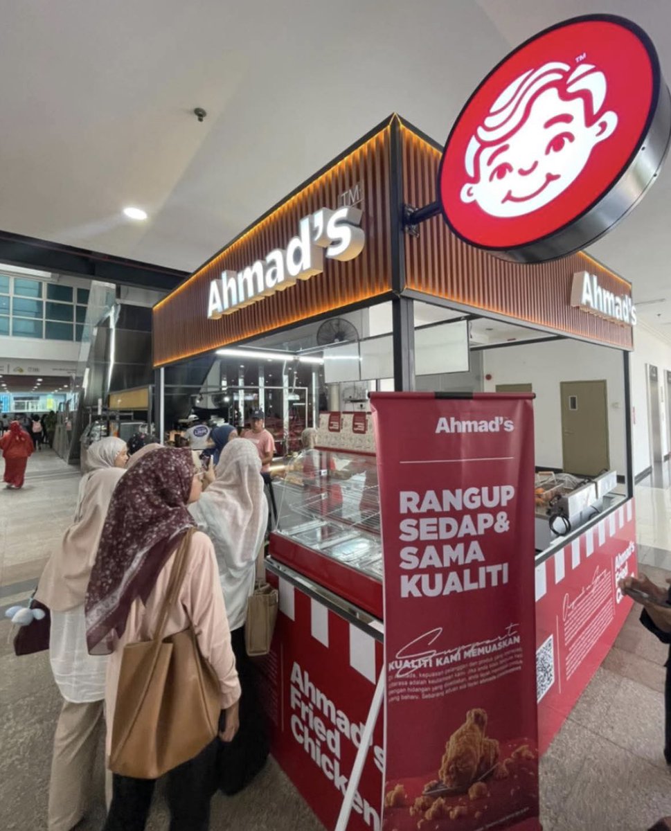 MSUIMS's tweet photo. Hey, campus fam! We’ve got some exciting news 🥳
Ahmad’s Fried Chicken just opened the doors, and they’re ready to serve you the crunchiest, most flavorful fried chicken you’ve ever had. 🍗🐔
#cup04
#entrepreneurshipecosystem
#placeAll
#go2msu
#MSUIMS
#MSUMalaysia https://t.co/3LIsetKznp