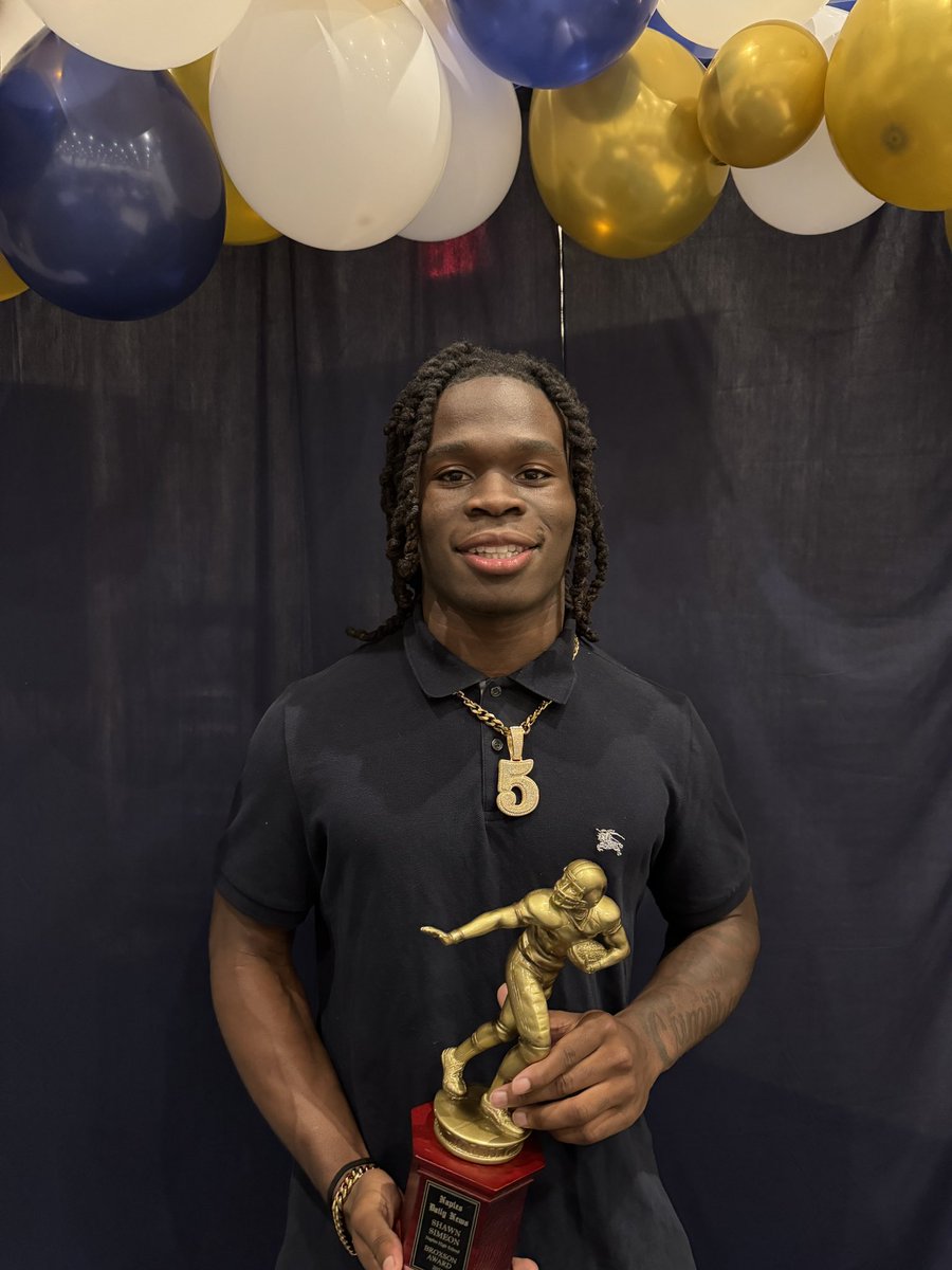Alex Martin 𝕏 (@np_alexmartin) on Twitter photo Had the chance to present the 2024 Broxson Trophy award to <a href="/naplesfootball/">Naples Golden Eagle Football</a> running back and Toledo signee <a href="/ShawnSimeon5/">Shawn Simeon🇭🇹 3⭐️RB</a> this evening.
Simeon ran for back-to-back 2,000 yard seasons in two years as a starter at Naples, leading the program to its first state semifinal since 2018. Had the chance to present the 2024 Broxson Trophy award to <a href="/naplesfootball/">Naples Golden Eagle Football</a> running back and Toledo signee <a href="/ShawnSimeon5/">Shawn Simeon🇭🇹 3⭐️RB</a> this evening.
Simeon ran for back-to-back 2,000 yard seasons in two years as a starter at Naples, leading the program to its first state semifinal since 2018.