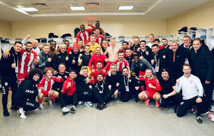 Samsunspor Kulübü olarak sezon bizim için şimdi başladı diyoruz...

Artık Samsunspor yapı olarak özlemini duyduğumuz bir kulüp olmaya başladı ve durmak yok, büyümeye, yapılanmaya ve yola devam diyoruz. Türkiye'nin 5. büyük kulübü olmaya net bir aday olduk. 

Bugün itibariyle