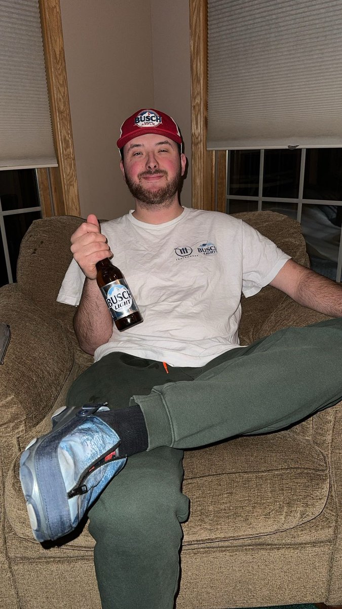 bellaaxjackson's tweet photo. @BuschBeer @NASCARONFOX HERE WE GO STAGE 3 🎉🏁 #BuschNumber1Fan #Sweepstakes #daytona500 https://t.co/rc5PqAtq9Q