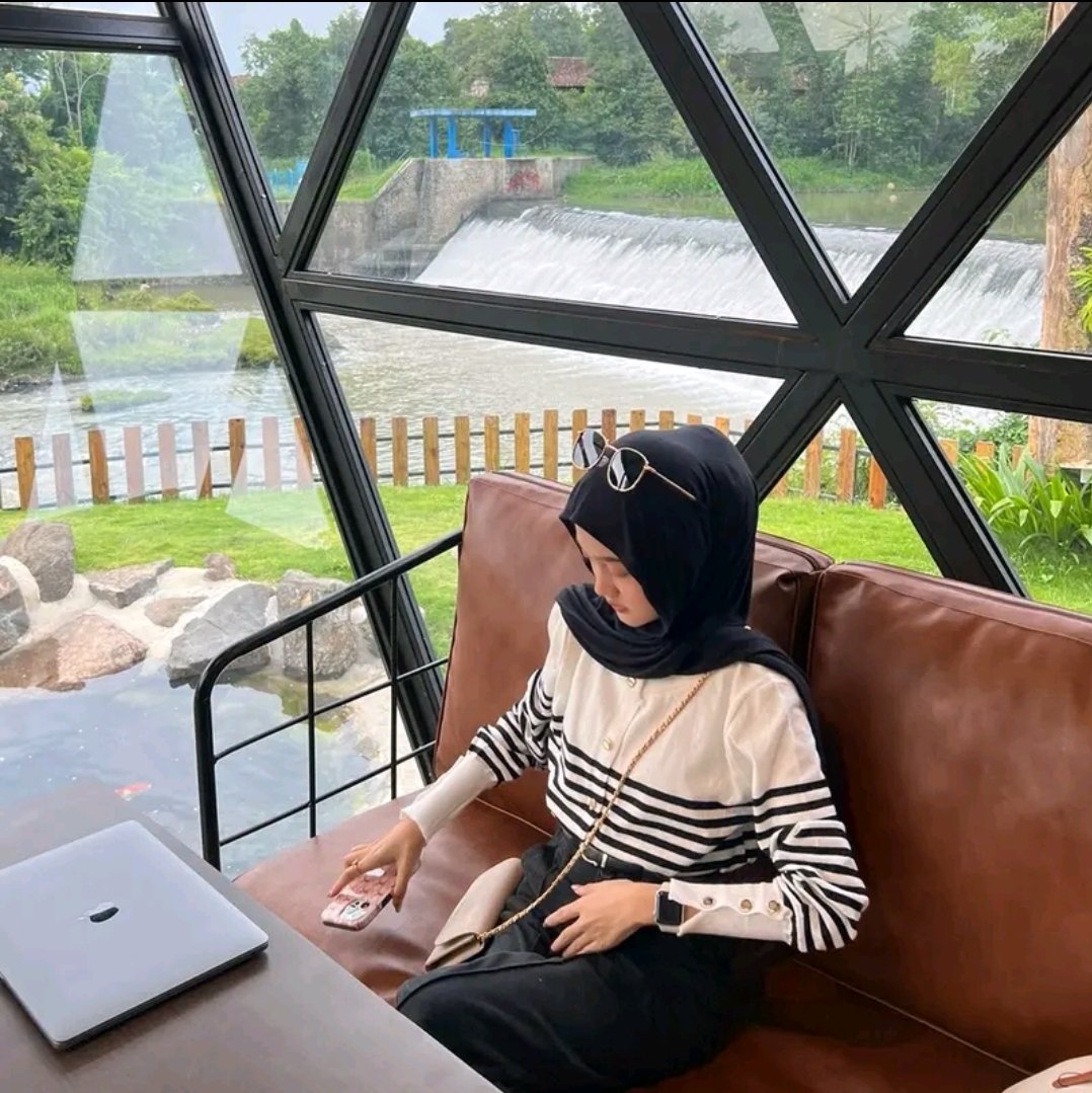 SipSuitt's tweet photo. Snuggle up in style! The Laura Stripe Cardigan offers the ideal blend of comfort and fashion. 🍂✨ Don't miss out on this versatile piece that can take you from day to night! #CozyVibes #Trendy #FashionFinds 

https://t.co/6SPLgNqhTb https://t.co/CSUmfvuuMo