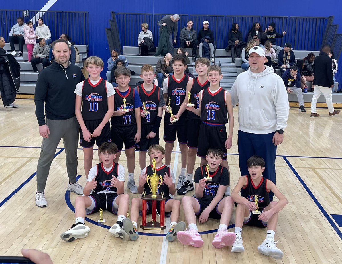 echoopers's tweet image. Congrats to our 5th grade Hoopers who stepped up &amp;amp; won the 6th grade division of the Shots Up winter league. They finished 18-0 this winter. All while playing in the 6th grade division.
