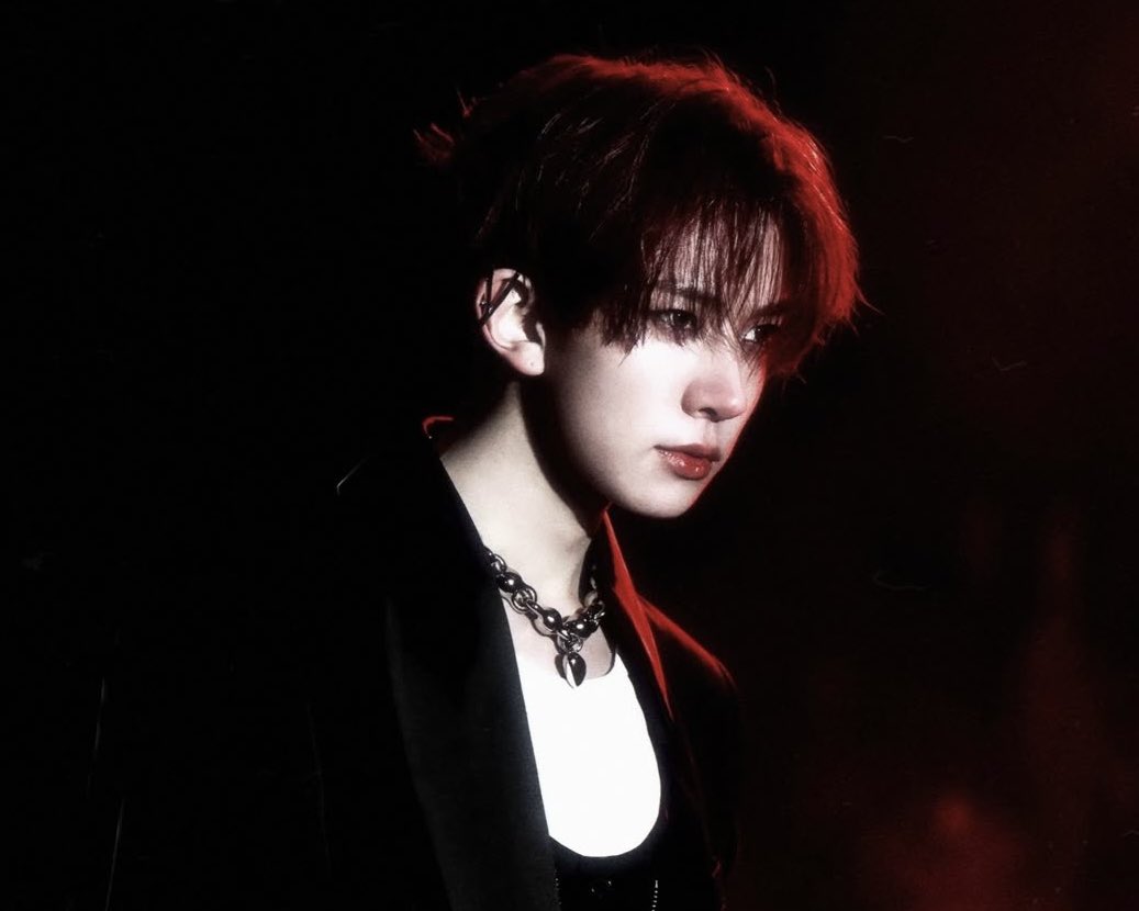 heesocean's tweet photo. 𝔇ark blood | heejake au.

“[…] Todos os pelos de Sim Jaeyun se arrepiaram — Era como se estivesse sendo exposto, e estava completamente hostil, flanco. Nem mesmo na penumbra de seu quarto se sentia em paz, e estava ficando cada vez mais louco com aquela sensação”. https://t.co/vIeqlpcDvK