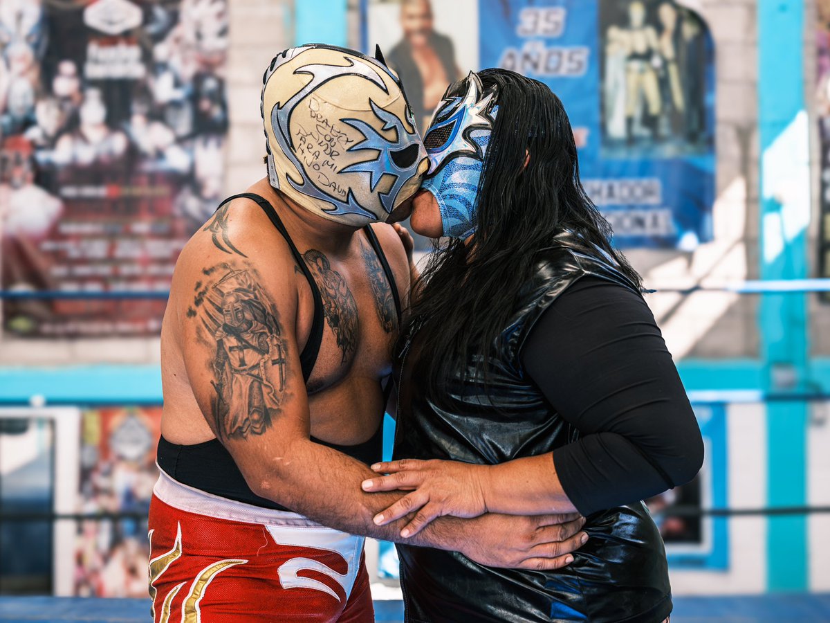 Hemos lanzado esta campaña de recaudación de fondos para que mi historia Love and Luchas cobre vida en formato impreso y sea publicada en The Raw Society Magazine.

Agradecería tu apoyo, ya sea contribuyendo o simplemente ayudando a correr la voz.
therawsociety.org/love-and-lucha…