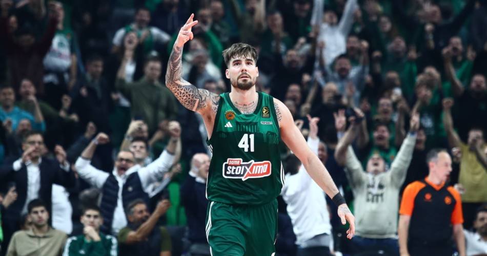 Και κάτι άλλο.

Μπαίνει μπροστά να μην δουν οι κάμερες τον Λεσόρτ, βουρκώνει, φοράει μπλούζα συμπαίκτη του, παίζει τραυματίας και κατεβάζει 17 ριμπάουντ.

Καμία ανάλυση δεν μπορεί να καταγράψει την σημασία του χαρακτήρα ενός παίκτη στο σύνολο.

One of one.

#paobc <a href="/TheHateful8_gr/">The Hateful 8</a>