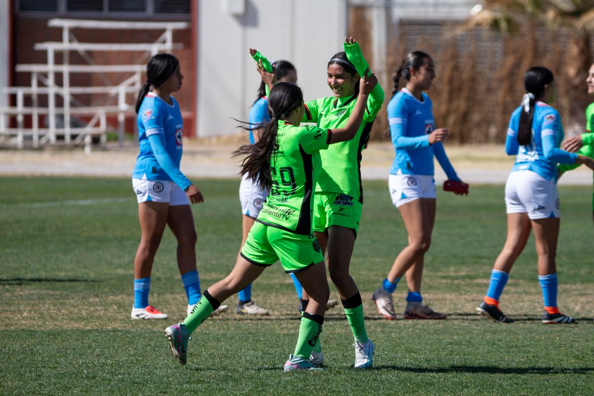 FemenilFcJuarez's tweet photo. ¡Nuestras Bravas Sub-19🐎 siguen sumando💪🏻 al empatar ante @AzulFemenil 🚂 y obtener un punto extra en la tanda de penales✅

¡Vamos Bravas!🐎 A seguir por este camino💚 https://t.co/mUJXhdHXL0