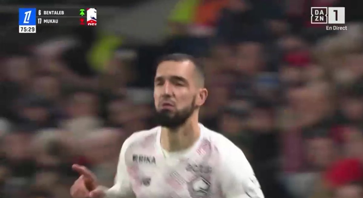 SuiveurLillois's tweet photo. Nabil Bentaleb fait son entrée. 😍 https://t.co/5qln9kdPLY
