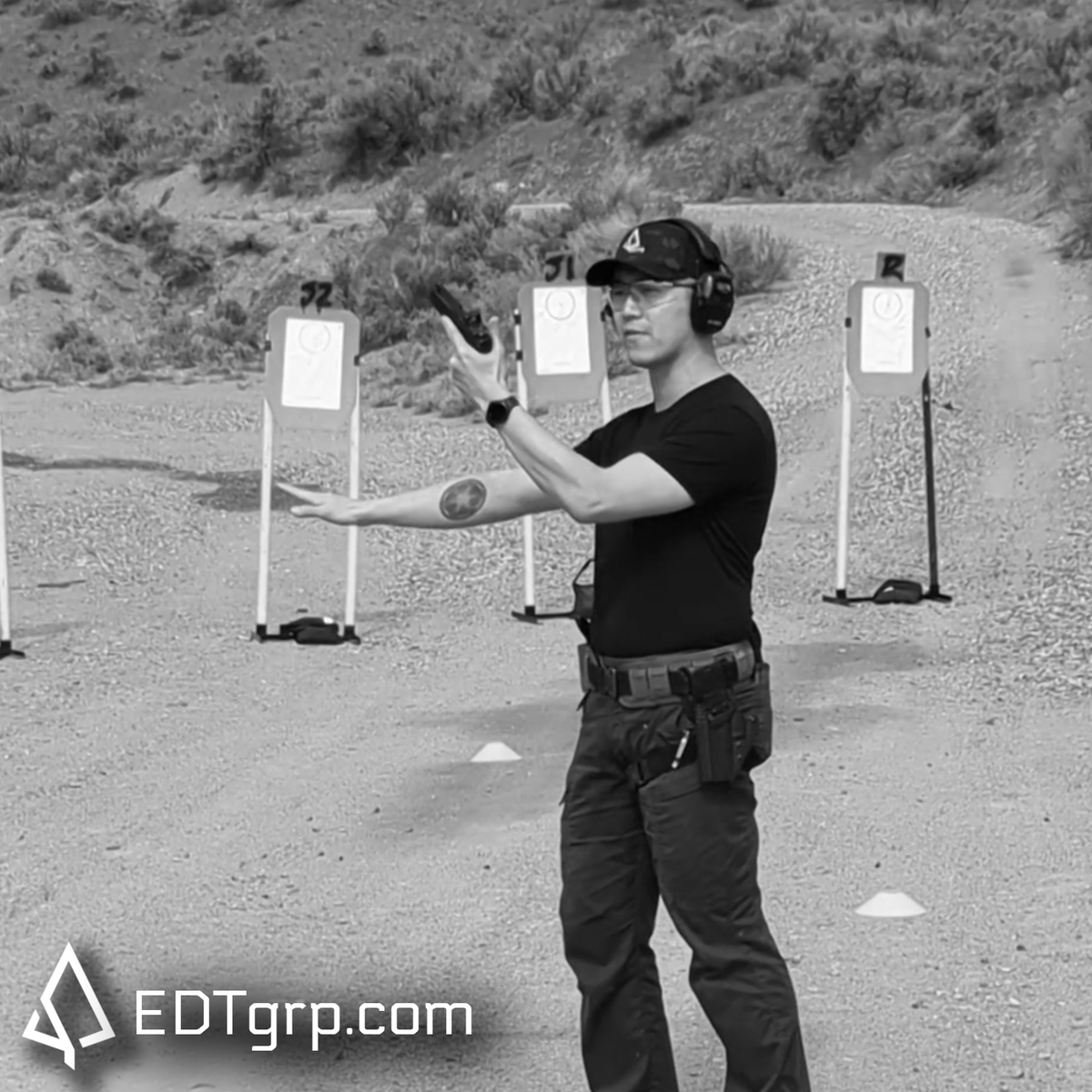 edtgrp's tweet photo. Explaining the importance of situational awareness. It's not rocket science but it can be helpful to have some guidance in your training. #rangeday #pnw Come train with us https://t.co/LlbWia9Vpb https://t.co/vBdtZEWc3f