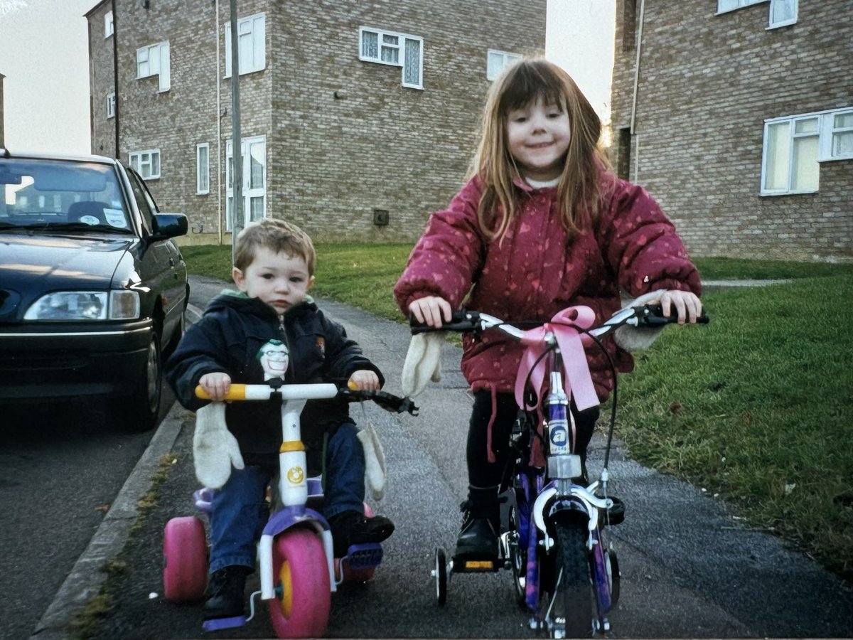 Delivering letters in Katherines today to tell residents about the work <a href="/HarlowTories/">Harlow Conservatives</a> are doing to turn derelict garage blocks into much-needed new parking spaces in our estates. Finished off with a trip down memory lane strolling past the flat I grew up in.