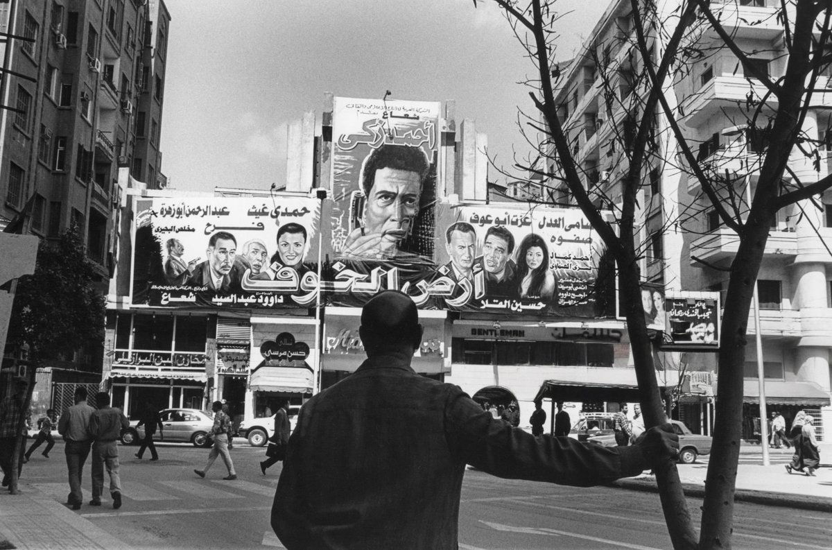 عاد إليّ السؤال الذي يدور في عقلي منذ اخترت قدري الجديد .. هل أخطأت أم أصَبت الاختيار؟

"أرض الخوف" - أحمد زكي - داوود عبد السيد - ٢٠٠٠ - سينما ميامي - طلعت حرب.