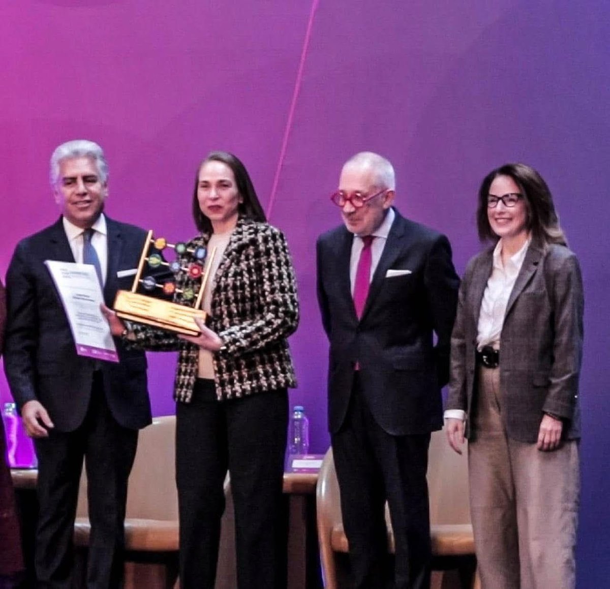 Orgullosos de recibir por tercer año consecutivo el distintivo #EmpresasExcepcionales entregado por <a href="/VozDLasEmpresas/">Voz de las Empresas</a>, <a href="/cceoficialmx/">Consejo Coordinador Empresarial CCE</a> y <a href="/premiocalidad/">Instituto para el Fomento a la Calidad</a>, por el modelo “Debida Diligencia”, que identifica, previene y mitiga impactos de actividad industrial en las comunidades en las