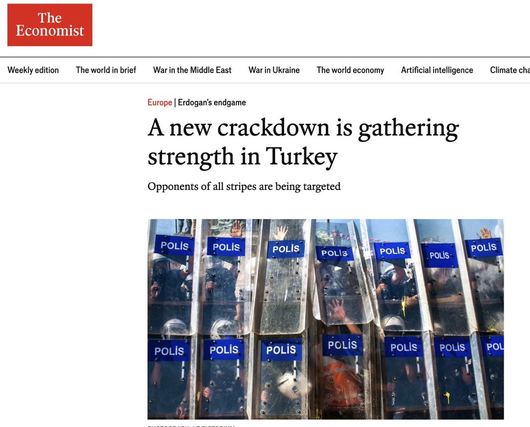 UYARI / YORUM

THE ECONOMIST'İN YAYININI KÜÇÜMSEMEYELİM!

The Economist dergisi Erdoğan'ı hedef tahtasına oturtarak Türkiye’yi tehdit etti!

The Economist herhangi bir dergi değil. Dünyaya nizam vermeye çalışan kapitalist emperyalist küresel sistemin borazanlığını yapan yaygın