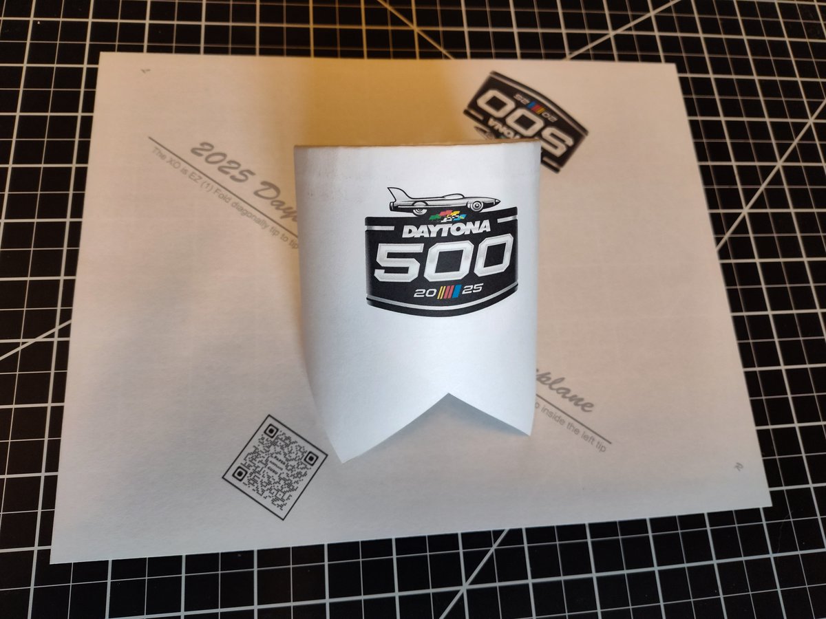 PAPER AIRPLANE GURU (@kjsaundersguru) on Twitter photo TV is cranked up watching <a href="/KyleLarsonRacin/">Kyle Larson</a> of Elk Grove California racing his #5 Chevrolet <a href="/DAYTONA/">Daytona International Speedway</a> <a href="/Wendys/">Wendyโs</a> TV is cranked up watching <a href="/KyleLarsonRacin/">Kyle Larson</a> of Elk Grove California racing his #5 Chevrolet <a href="/DAYTONA/">Daytona International Speedway</a> <a href="/Wendys/">Wendyโs</a>