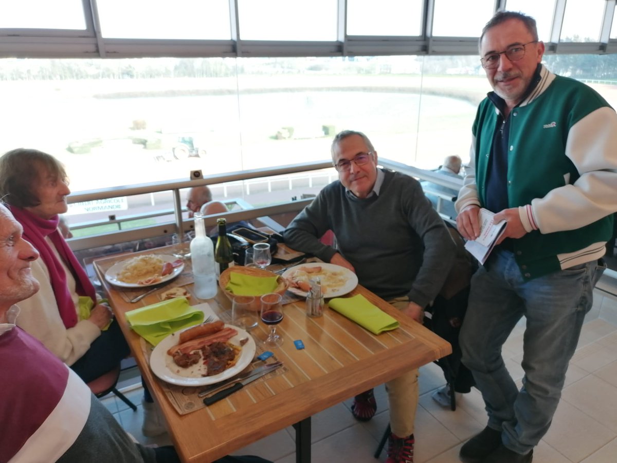 Avec <a href="/BrunoGerbexPMU/">Gerbex Bruno</a> , nous avons accueilli à notre restaurant panoramique M. Guillaume Barthès qui était le gagnant de l'animation <a href="/pmu/">PMU</a> réalisée au Café de la Poste de Valognes avant la 10e étape du Grand national du trot du 25 septembre.
