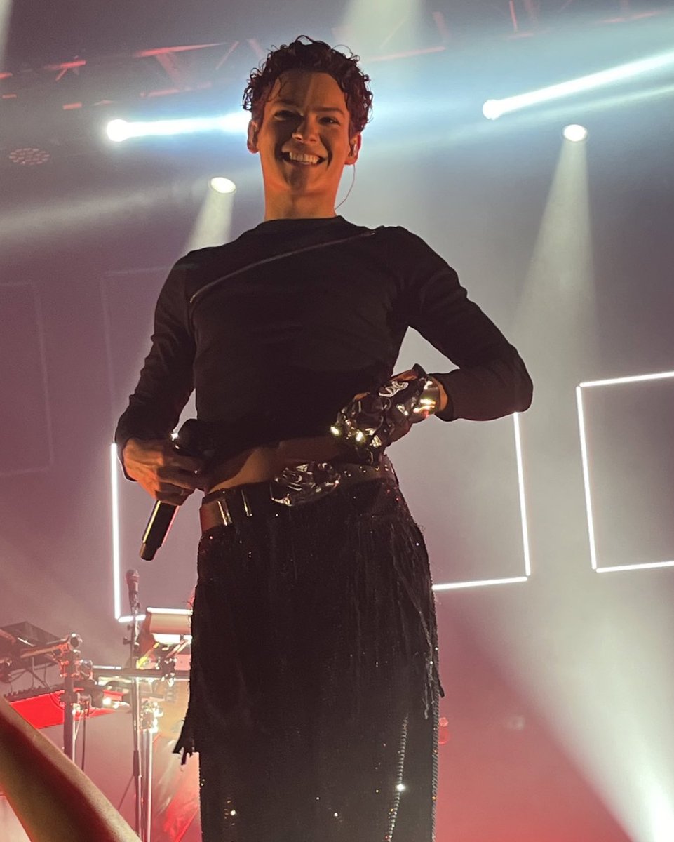 that belt with the glove was such a fucking look🤌