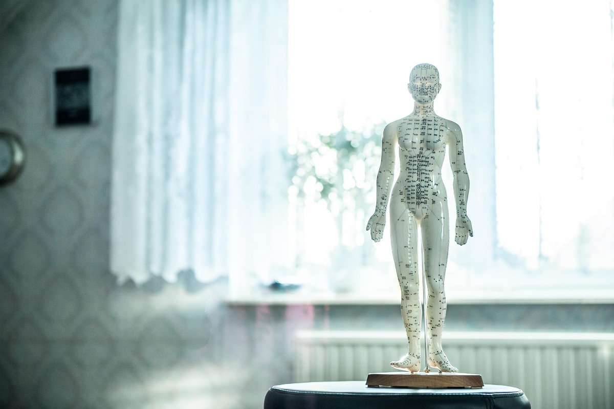 BioHackLady's tweet photo. Unlock the ultimate self-lymphatic drainage with light, peptides, and acupressure! 🌟 This combo creates a biocurrent, helping thin out lymph for smoother flow. Curious about transforming your lymphatic health? Comment "Me!" to get started! #LymphaticHealing #BioCurrentMagic https://t.co/dOeCIEP18q