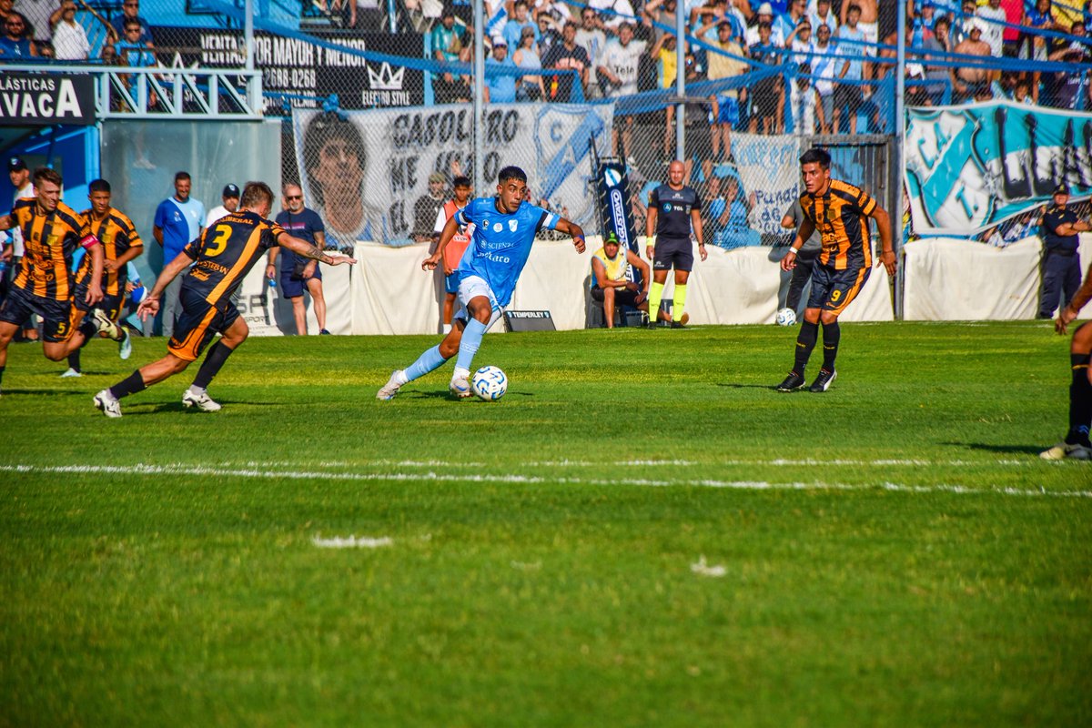 TemperleyOK's tweet photo. #JuegaElCele || GANOOOOOOOOOO TEEEEEEEEMPERLEEEYYY

⛽️ El "gasolero" venció por 2-0 a Mitre. Los goles fueron de Luis López, de penal, y Claudio Pombo.

🔜 El próximo sábado visitaremos a Chaco For Ever a las 20hs. https://t.co/9TsCh0uCr7