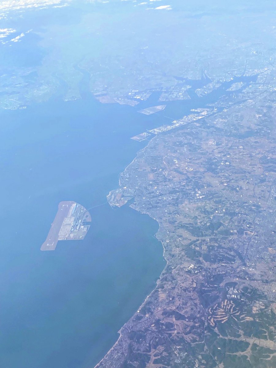ZENRIN_official's tweet photo. おはようございます。今日は「みんな大好き空港案件」🛫
なんと本日2/17が開港20周年アニバーサリーなあの空港が問題です🎂当ててください！🎯
#クイズ空から見たら https://t.co/0VEuH6YFjM