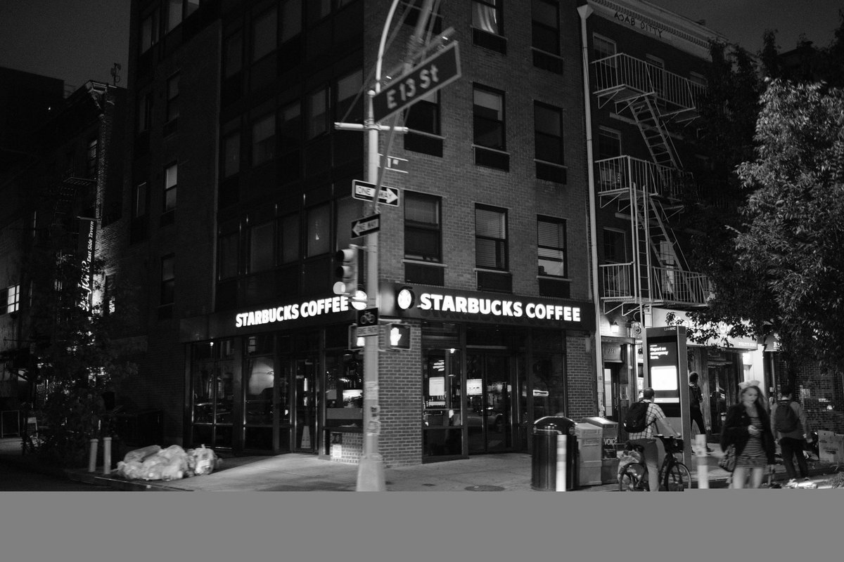 Mario52's tweet photo. NYC night photography with my Fujifilm X-T3 https://t.co/BrJN6PivkR