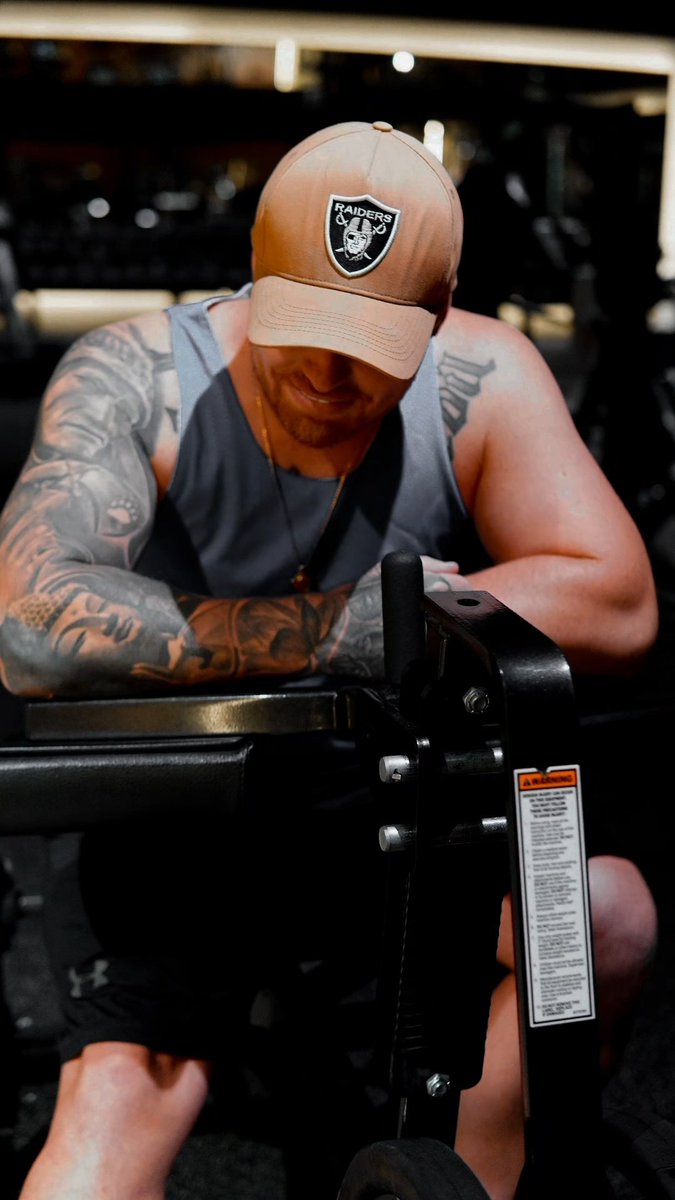 CatMaliaCollins's tweet photo. My IG and Twitter are basically stan accounts for my boyfriend now 😂 I love taking random candids of him while we train. I'm convinced the man has no bad angles 🤌🏾 https://t.co/5cqA1DhMyh