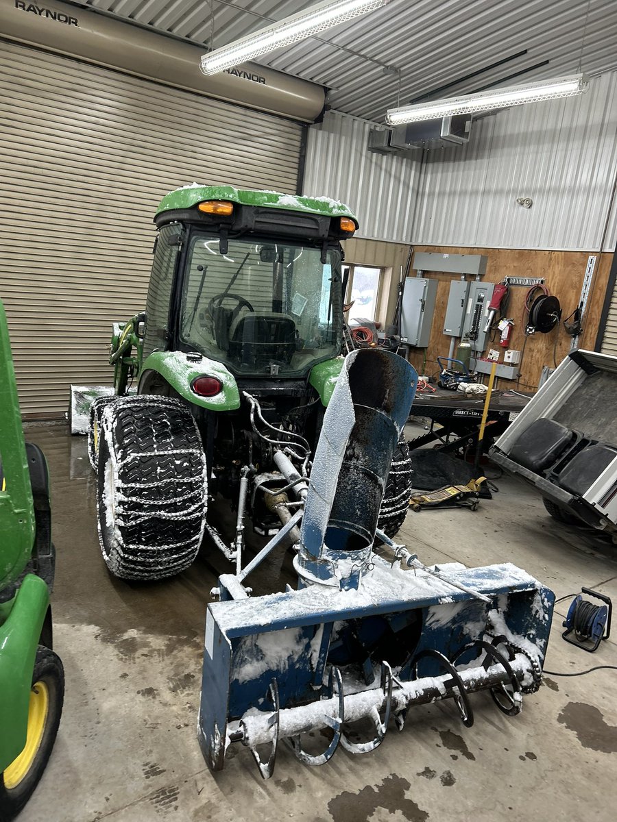 Didn’t think we were gonna need chains or snowblowers this winter but here we are🤣❄️🌨️
Be safe out there folks and be good to one another 🍻