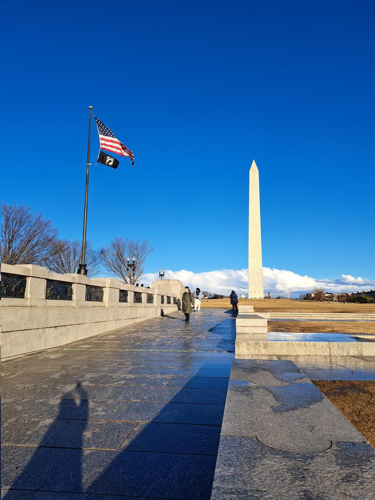 Exploring the monuments in DC on the Y13 Washington Trip