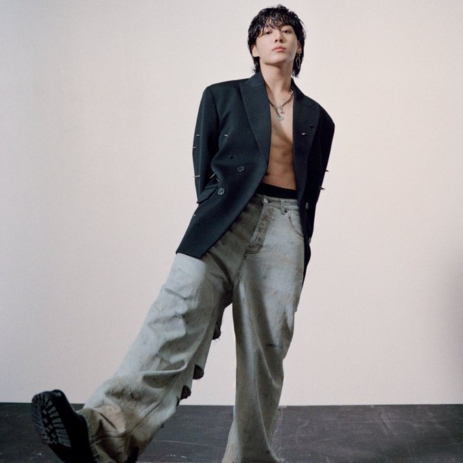 #JIMIN's "Who" is now the best selling song by a K-Pop soloist of the 2020s in the US, surpassing #JungKook and <a href="/Latto/">BIG MAMA</a>'s "Seven" (total units).