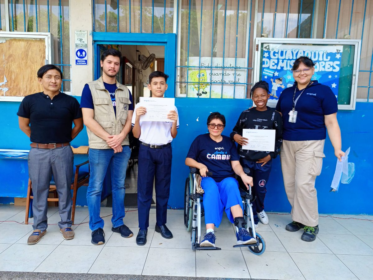 Vinculos_Espol's tweet photo. ¡Cerramos con éxito el proyecto "Avanzando en la Formación en  Eficiencia Energética y Energías Renovables"! Más de 80 estudiantes de  la Unidad Educativa Modesto Carbo recibieron su certificado. 
viendo conciencia y conocimiento sobre energías renovables y eficiencia energética. https://t.co/kRNgUZfRzE
