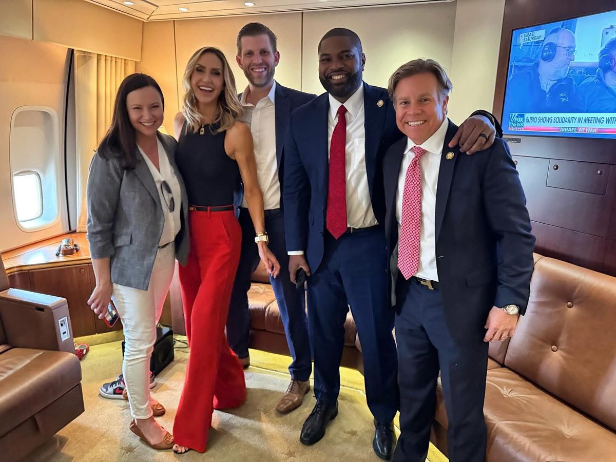 LaraLeaTrump's tweet image. Florida strong! 🐊🌴☀️🇺🇸