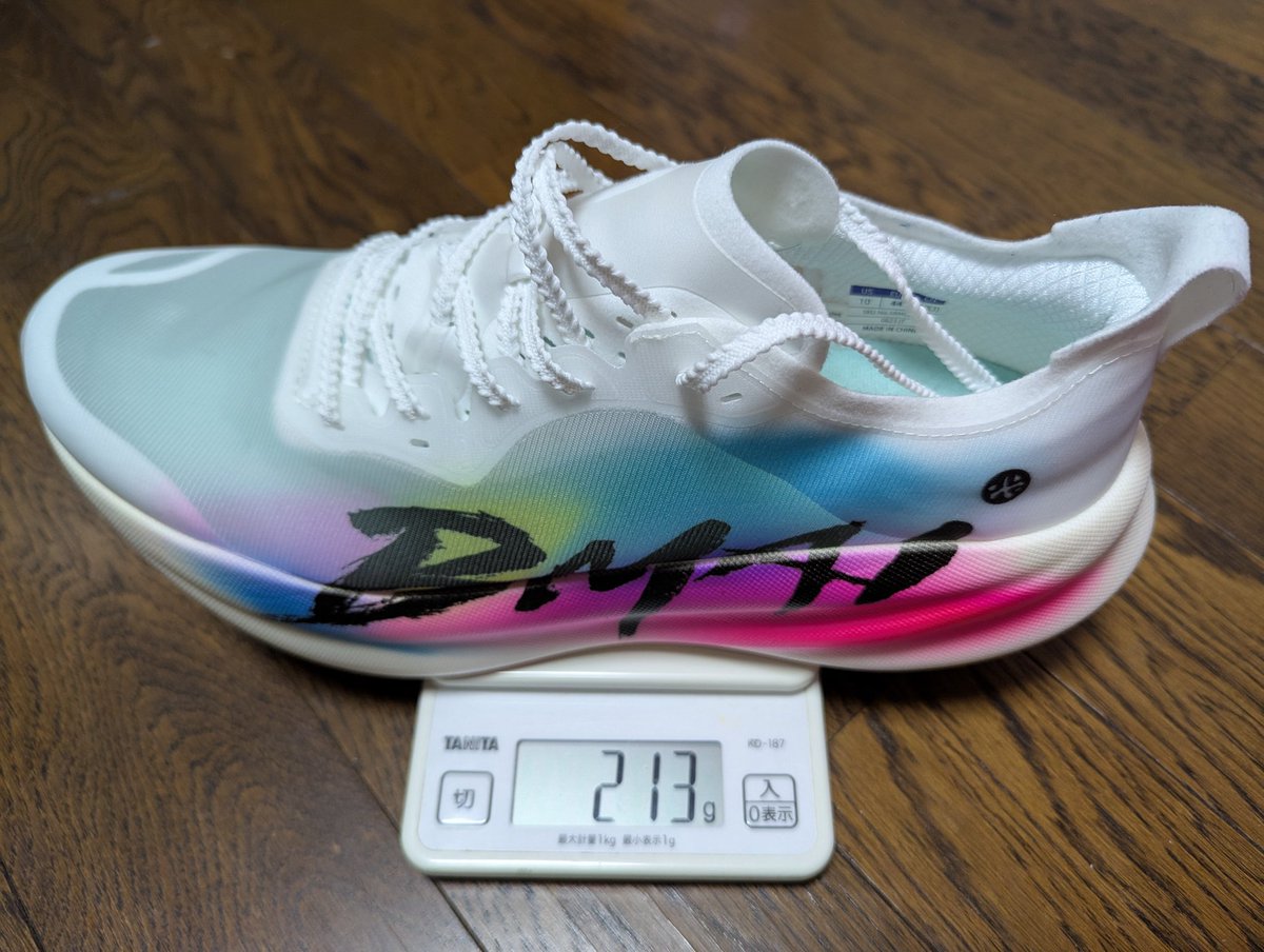 sakura100run's tweet image. 初めて履いたBMAIのシューズですが、リーニン出身の方が創業したランニング専門メーカーとのこと。
派手なデザインで、昨日の駒沢公園で目立ってしまっていたかも😅
XTEPよりも少し柔らかい。

中華シューズは試し履きが出来ないのでサイズ選びに困りますが、今のところ問題ありません。

#BMAI
#XTEP