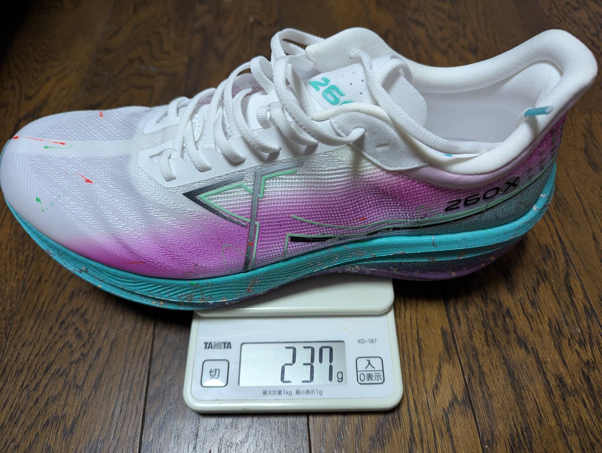 sakura100run's tweet image. 初めて履いたBMAIのシューズですが、リーニン出身の方が創業したランニング専門メーカーとのこと。
派手なデザインで、昨日の駒沢公園で目立ってしまっていたかも😅
XTEPよりも少し柔らかい。

中華シューズは試し履きが出来ないのでサイズ選びに困りますが、今のところ問題ありません。

#BMAI
#XTEP