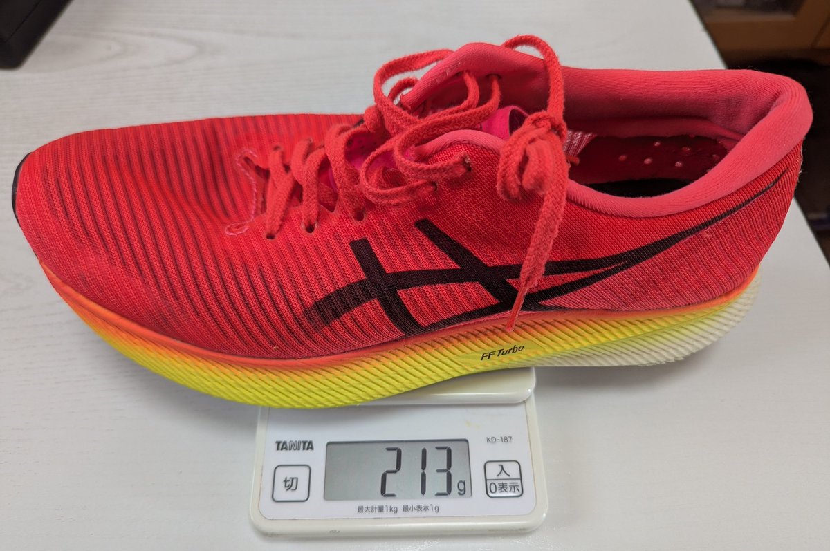 sakura100run's tweet image. 初めて履いたBMAIのシューズですが、リーニン出身の方が創業したランニング専門メーカーとのこと。
派手なデザインで、昨日の駒沢公園で目立ってしまっていたかも😅
XTEPよりも少し柔らかい。

中華シューズは試し履きが出来ないのでサイズ選びに困りますが、今のところ問題ありません。

#BMAI
#XTEP