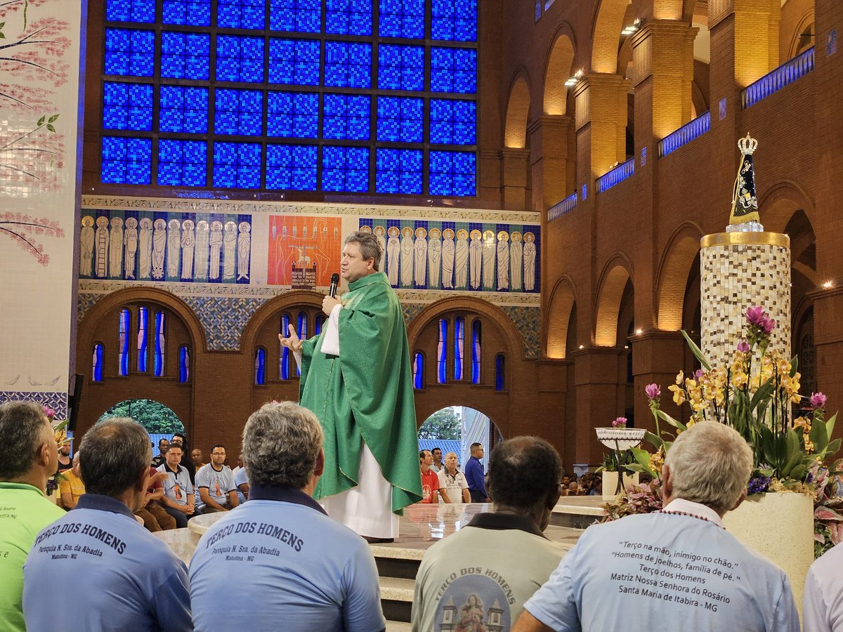 tvaparecida's tweet photo. E assim, com está linda Celebração encerramos a 17ª Romaria do Terço dos Homens! 🤲🙏💙📿
✨️ Viva os Homens do Terço! ✨️
Foi uma alegria recebê-los aqui, na Casa da Mãe!
#TerçodosHomens #Fé #SouDevoto #PadroeiradoBrasil #FamíliadosDevotos https://t.co/C3Axq1dfg5