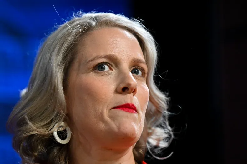 MRobertsQLD's tweet photo. As immigration minister Claire O'Neill allowed 1.4 million arrivals into Australia in two years, the population of Adelaide.

Now as Housing Minister she says, 'There's no silver bullet to the housing crisis.'

One Nation says there is: Stop mass immigration. https://t.co/2XrBs43yBe