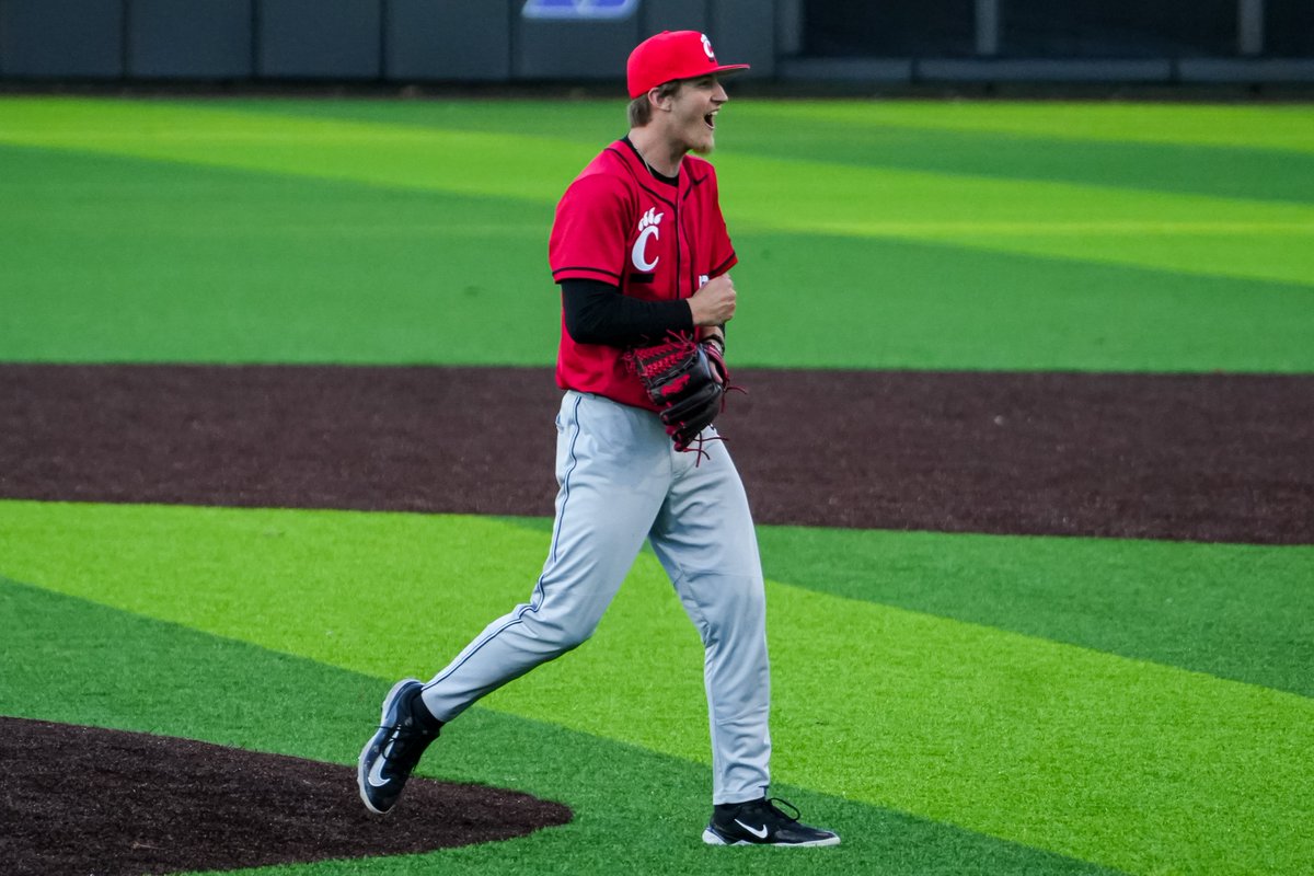 E8 | UC 18, Duke 5

<a href="/brendin_oliver/">Brendin Oliver</a> ends the eighth inning with a punchout to send us into the ninth!

#Bearcats | #TenGames