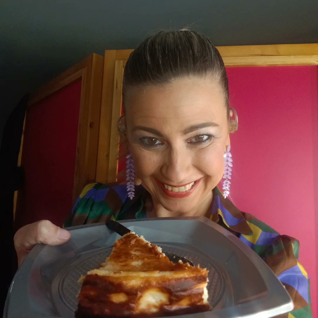 mirianperaltag's tweet photo. Impresionante. La mejor tarta de queso del mundo. Me declaro fan. Os dejo su perfil d Instagram por aquí xq podéis hacer pedidos. 
Ésta es de gorgonzola, pero tienen también la tradicional, pistachos, de Lotus, y más... 💜
https://t.co/QSEECMKgg8 https://t.co/AfkizFWgYn
