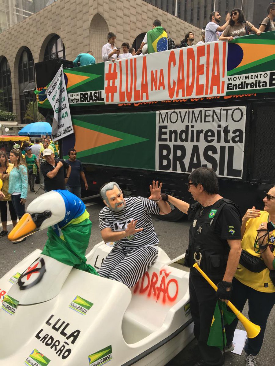 Essa foto mostra bem onde estávamos há exatos 10 anos... História é para quem tem e não para quem quer...