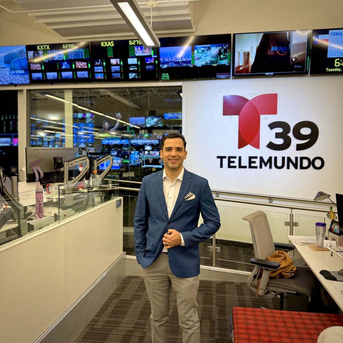 Abraham Mendoza (@abrahammendozaf) on Twitter photo #ÚltimaHora 📺 Estoy muy contento de compartirles que ahora soy parte del equipo de periodistas de <a href="/Telemundo39/">Telemundo 39</a>
Me siento honrado con esta oportunidad de servir a la gran comunidad hispana en el Norte de Texas, nos vemos muy pronto #ContigoPrimero #ÚltimaHora 📺 Estoy muy contento de compartirles que ahora soy parte del equipo de periodistas de <a href="/Telemundo39/">Telemundo 39</a>
Me siento honrado con esta oportunidad de servir a la gran comunidad hispana en el Norte de Texas, nos vemos muy pronto #ContigoPrimero