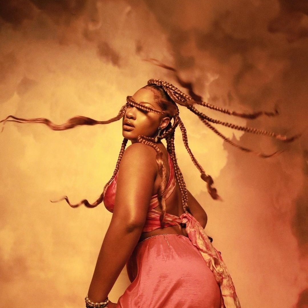 Tems (<a href="/temsbaby/">TEMS</a>)'s "Replay" has now sold over 500,000 units in the US.