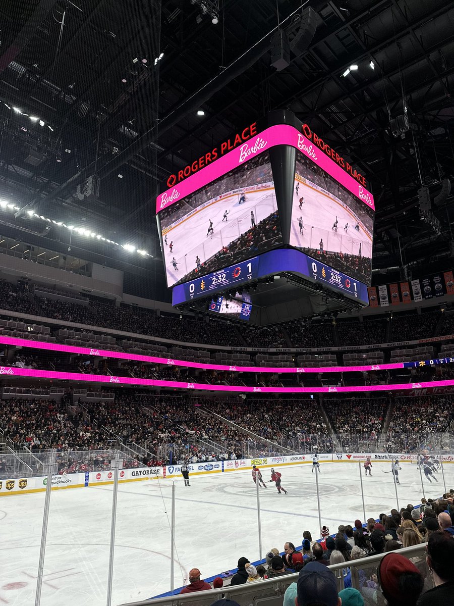 nuggyyybabyyy's tweet image. rogers place having to convert some of the men’s bathrooms to women’s for the PWHL game this weekend because there’s more women in attendance than normal is iconic. this is how we grow the game.