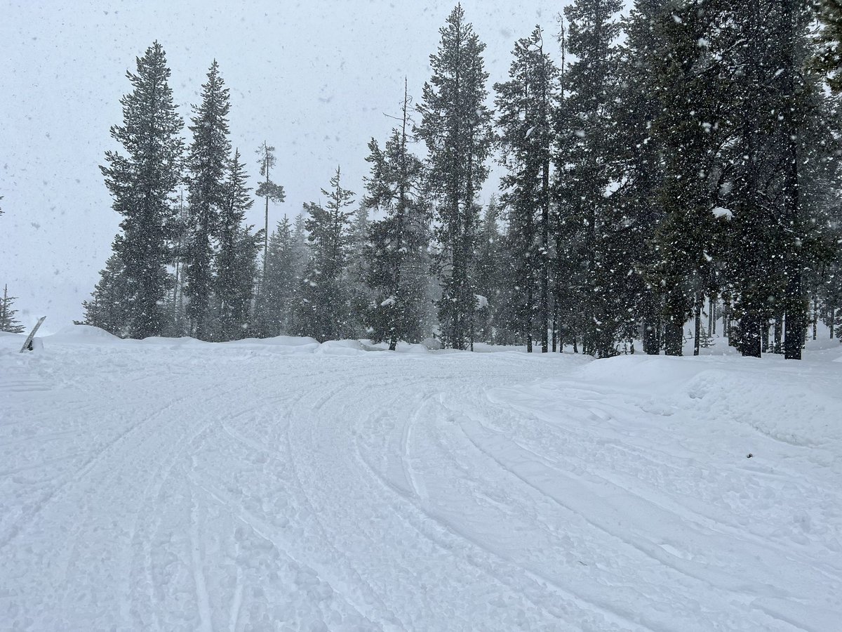 GIOfortheWIN_'s tweet photo. Okay, broken sled is loaded up. Time to begin the 4 hour drive home. 

Been a good day! 

#touchsnow https://t.co/HjOMLXDkIF