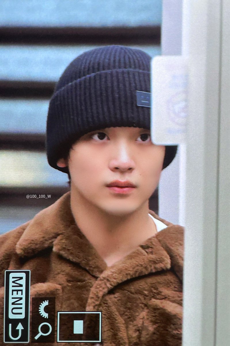 비니로고랑표정이똑같어