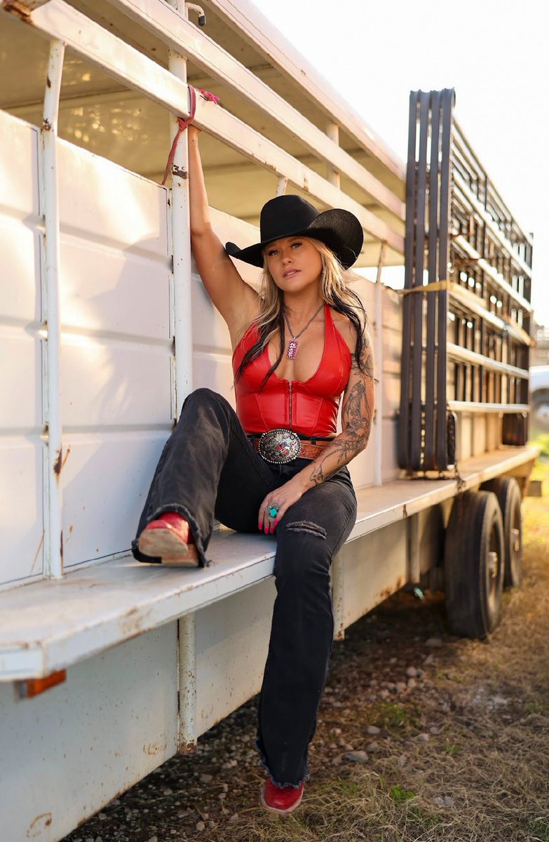 Lacy 🌵⚡️ tweet media