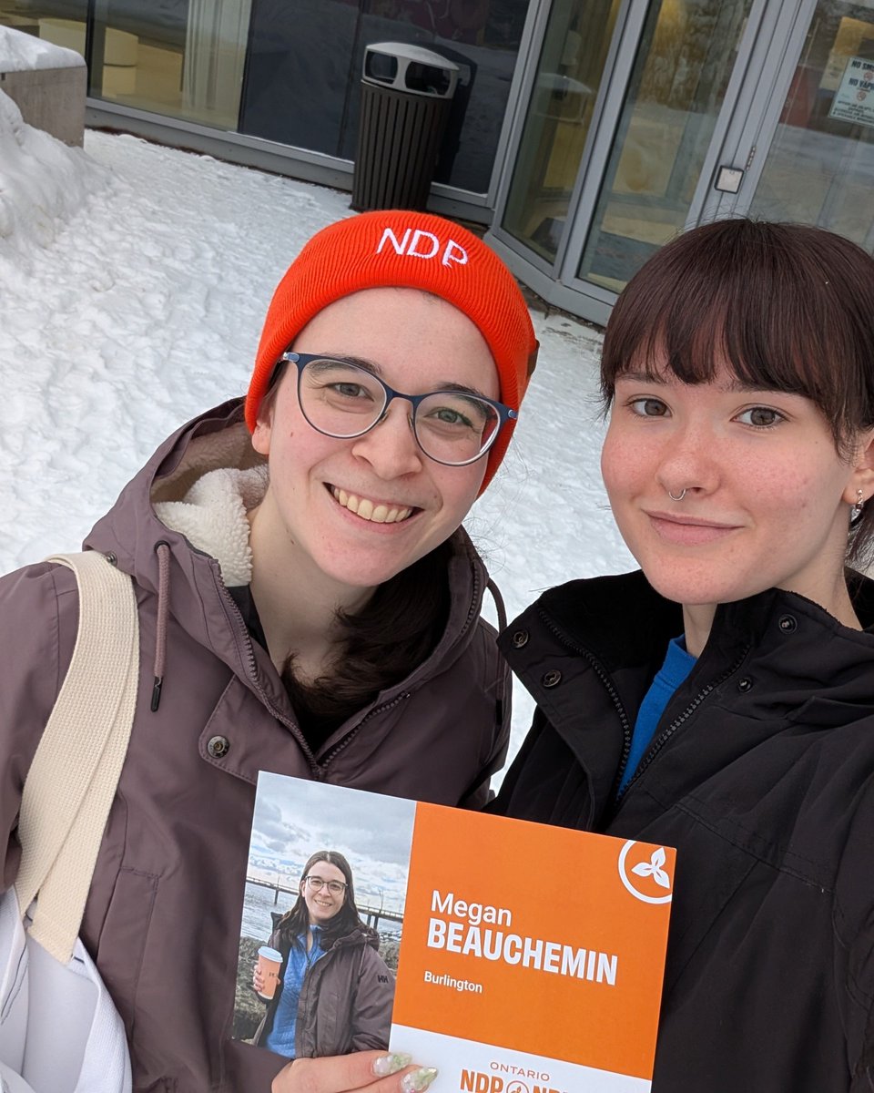 BurlingtonNDP's tweet photo. Another big snowstorm ✅ 
Another big canvass weekend ✅ 
Want to join us next weekend? Sign up here! https://t.co/PDWrpKgonL 
#ONpoli #BurlON https://t.co/2Njp4LzU4W