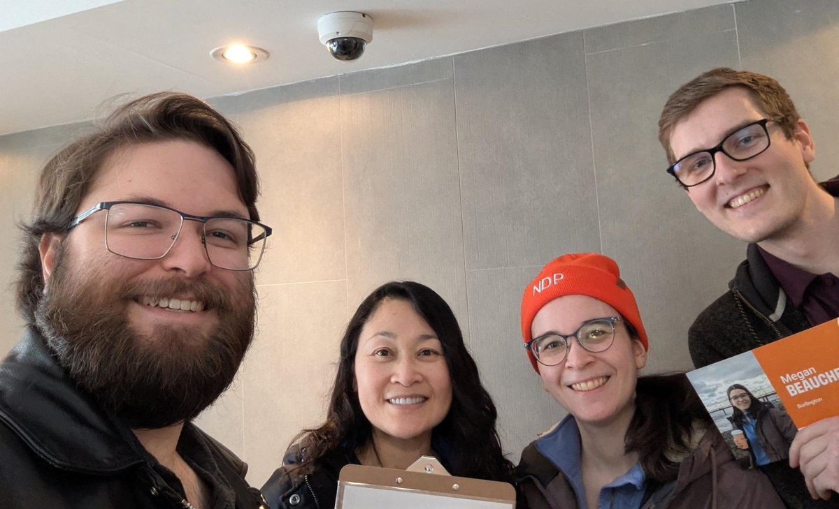 BurlingtonNDP's tweet photo. Another big snowstorm ✅ 
Another big canvass weekend ✅ 
Want to join us next weekend? Sign up here! https://t.co/PDWrpKgonL 
#ONpoli #BurlON https://t.co/2Njp4LzU4W