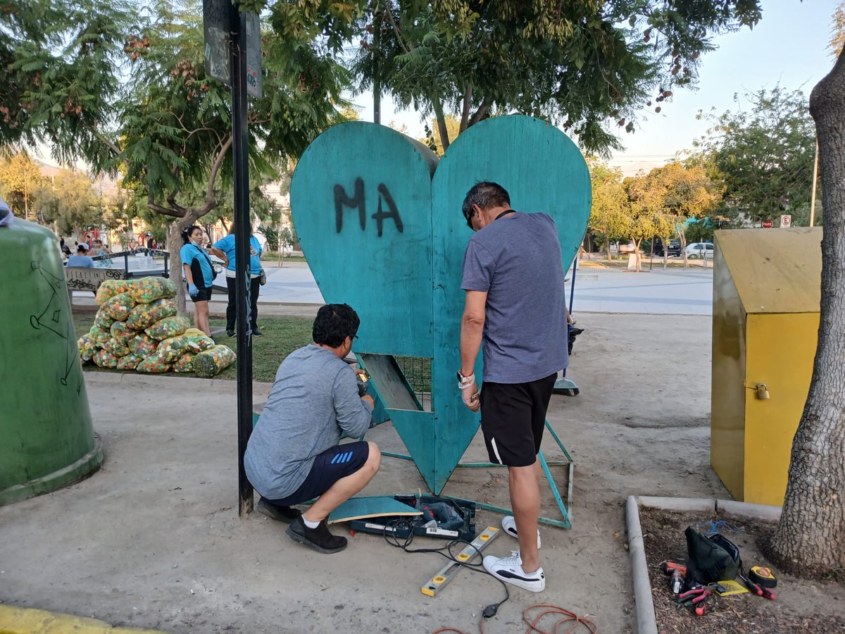 CHICASDECALIPSO's tweet photo. El #DiaDelAmor nuestras compañeras de #Recoleta fueron a retirar tapitas del 💙 de #Reciclaje♻️. Además de hacer mantención con ayuda de nuestro #StaffCalipso Nuestro compromiso con niños/as , jóvenes oncológicos y con @juntatustapitaD siempre 🙌🏻 #Febrero2025
@CHAYANNEMUSIC https://t.co/A8f2BYGJ6J
