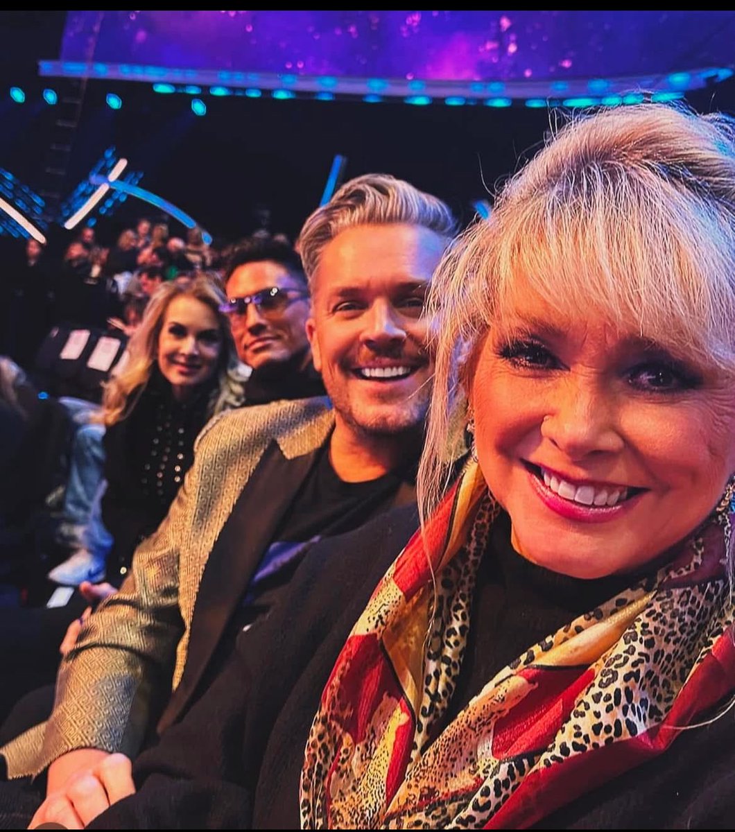 NikkMager's tweet photo. Great night @dancingonice with my band members @TheFizzCMJ #80smusic #80sweek https://t.co/4oVccfJ7xR