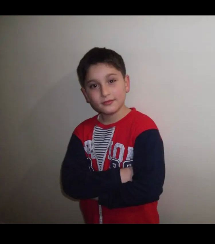 Bu adamın özünde iyilik vardır diye düşünüyorum