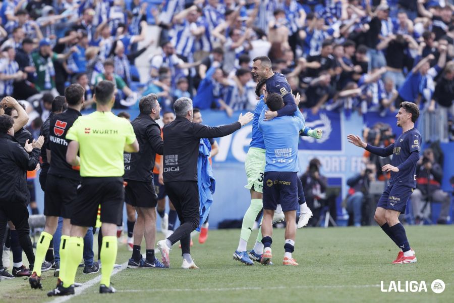GradaBpro's tweet photo. 314.000 espectadores siguieron el @CDLeganes vs @Alaves por @telemadrid, 134.000 lo hicieron por @Gol y 93.000 a través de @MovistarFutbol. En total, el partido entre el 16º y 19º de LaLiga fue seguido por 541.000 espectadores.

Por poner en contexto, el @Osasuna vs @realmadrid fue lo más visto del fin de semana con 768.000 espectadores.

El fútbol en abierto interesa, y mucho.